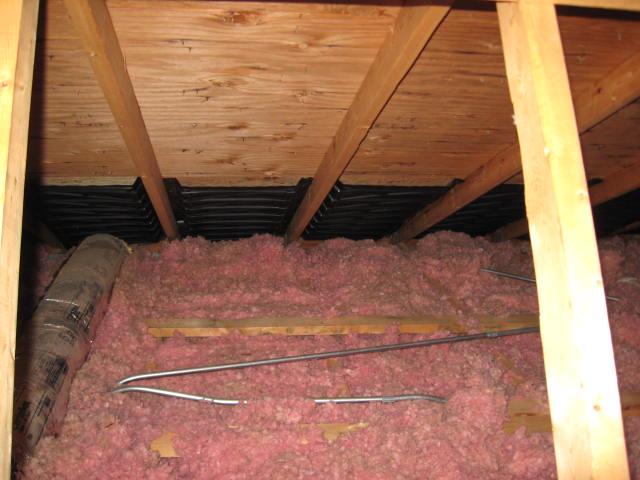 Attic ventilation - properly installed and perfectly performing attic vent chutes 1