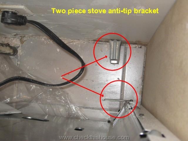 Kitchen stove - two piece anti-tip bracket